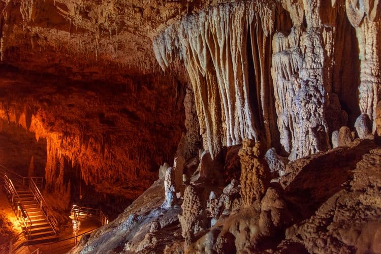 Ryugado Cave & Katsurahama Beach