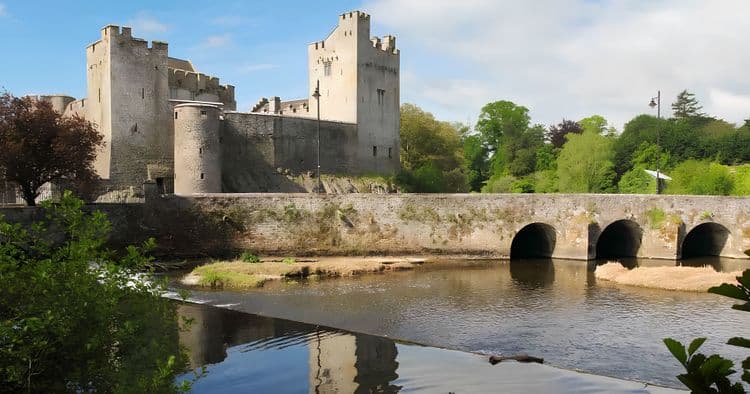 Legendary Rock of Cashel & Cahir Castle