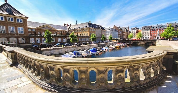 Charming Copenhagen Walk & Cruise