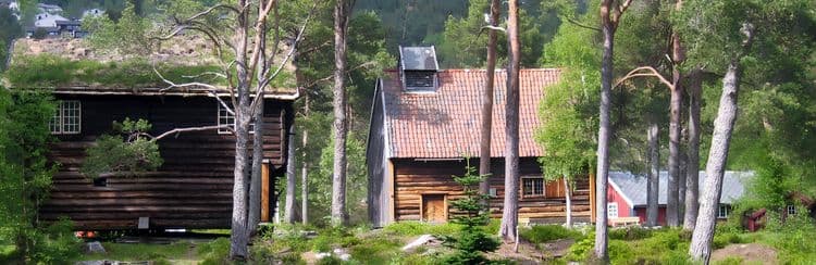 Hiking Along The Varden Path
