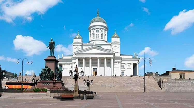 E-bike Tour of Helsinki and the Lakes
