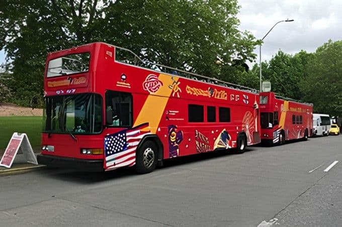 Hop-On, Hop-Off Sightseeing With Airport & Luggage Service