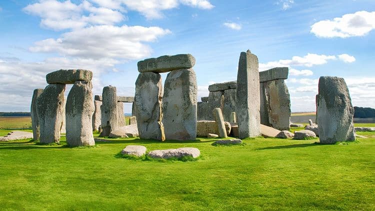Stonehenge with Airport Drop-Off (LHR)