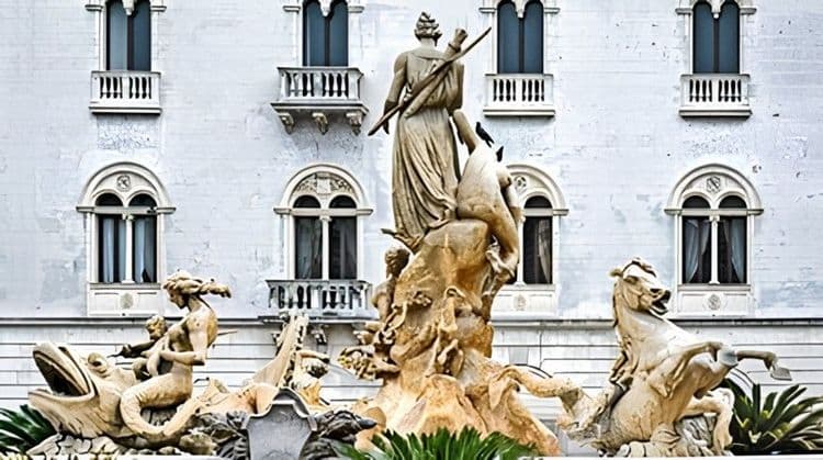 Syracuse as the Locals Live It: Walking Tour With Sicilian Market and Boat Ride