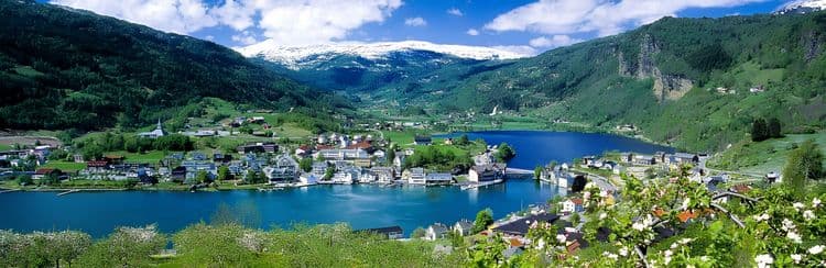 Hardangerfjord & Highlands Of Scenic Norway