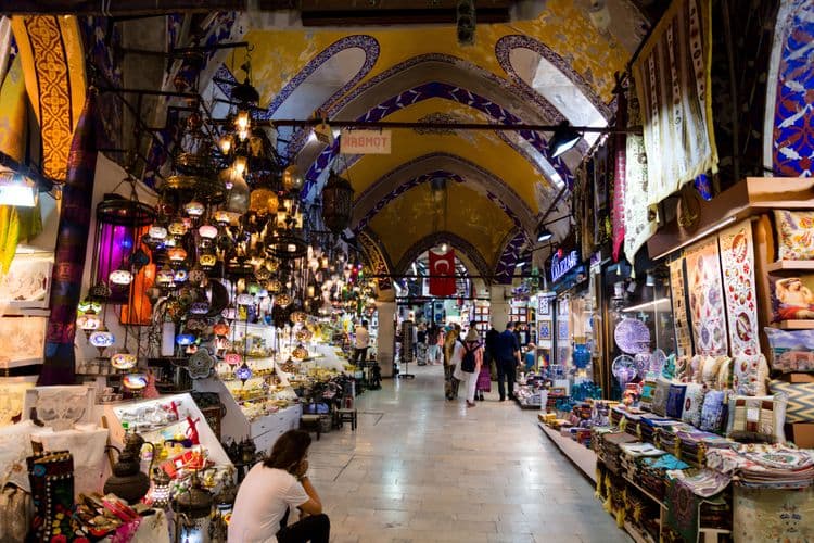 Treasure Hunt In Grand Bazaar: A Discovery Family Tourr