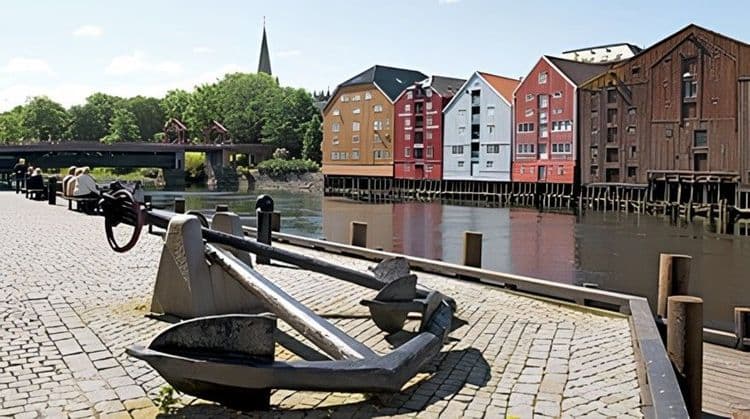 Trondheim by Coach and Tram