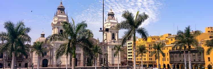 A Walk Through The Plaza De Armas