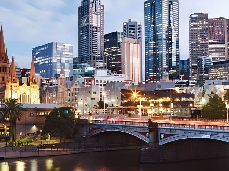 Fitzroy Gardens & Yarra River Cruise