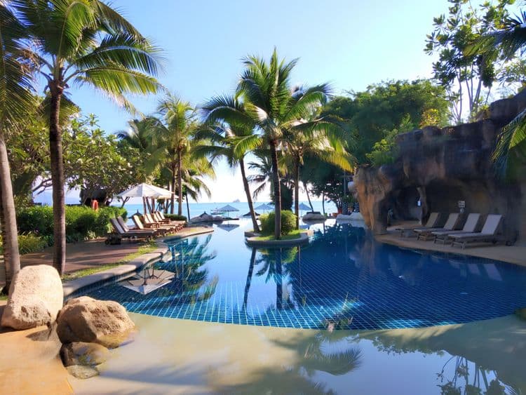 Poolside & Beach Retreat In Samui