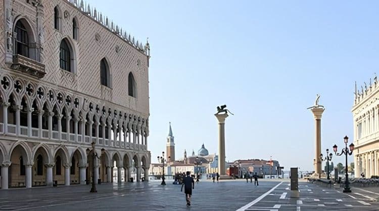 Gondola Experience, Guided Walking Tour & Doge's Palace