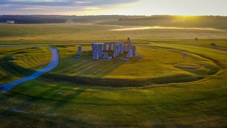 Stonehenge (Disembarking / Heathrow)