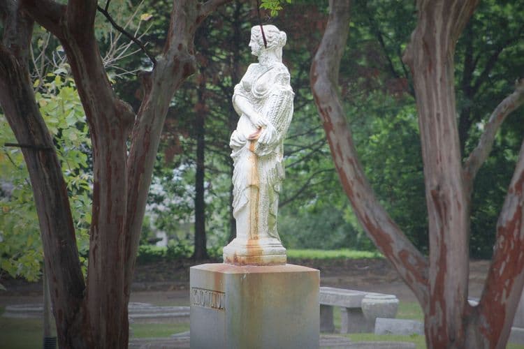 Elmwood Cemetery with Willy Bearden