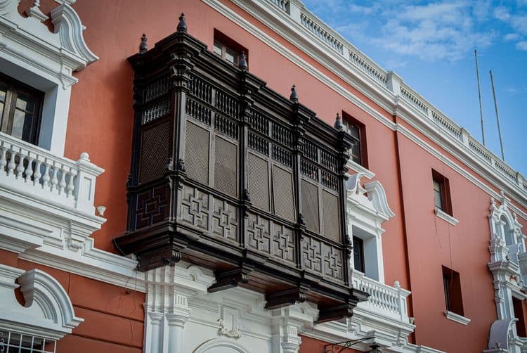 Colonial Houses