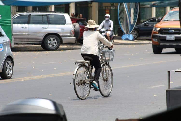 Relaxed Bicycling and Immersion in Mud