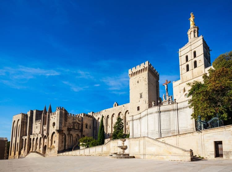 Avignon, the Pope's Palace & Les Baux