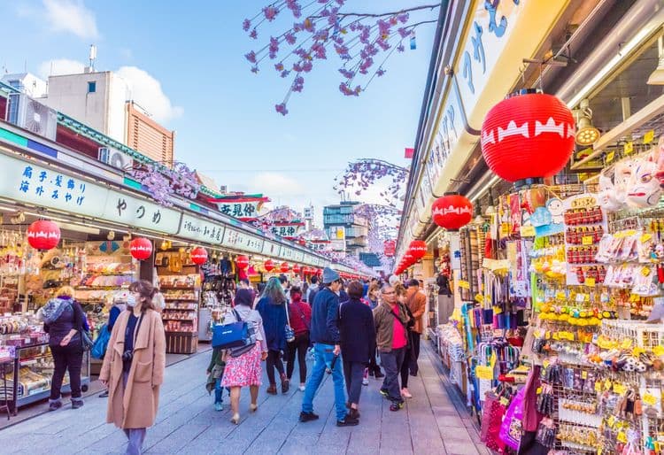 Shopping: Modern and Traditional