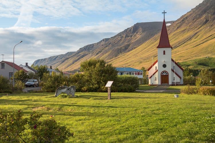 Skrudur & Flateyri Village