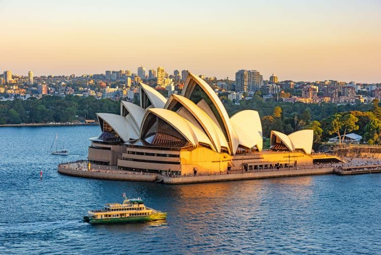 Sydney Sights, Opera House and Bondi Beach with Airport Drop Off