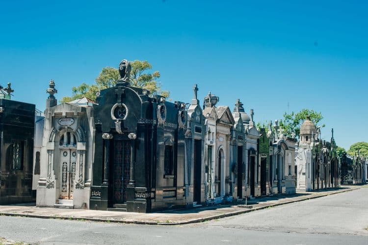 Best Of Buenos Aires: La Boca & Recoleta Cemetery (Guided In German)
