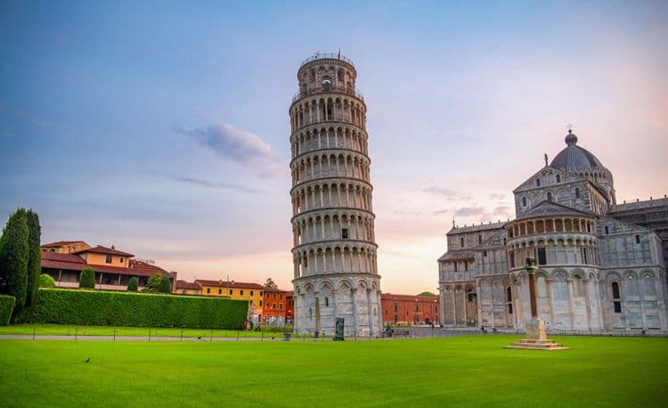 Easy Leaning Tower Of Pisa By Trolley