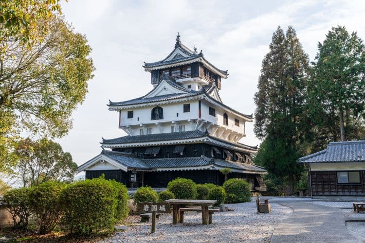 Iwakuni Castle & Historical Wooden Arch Bridge