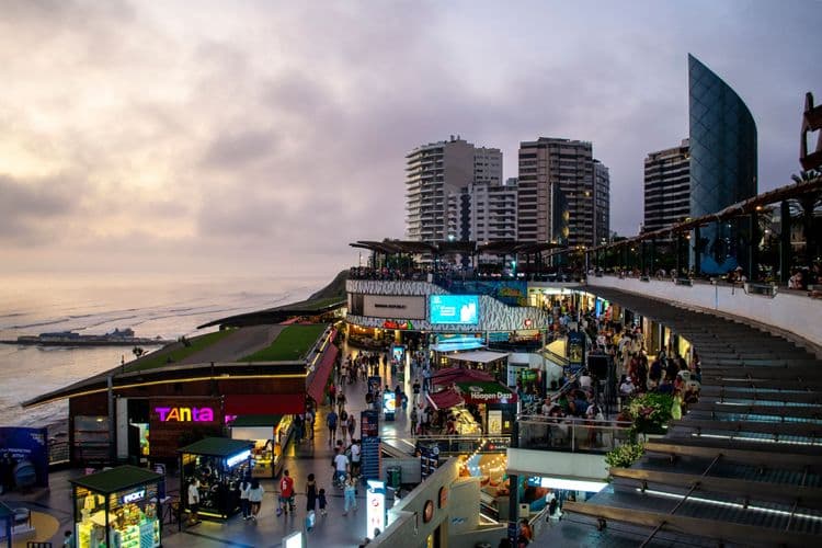 Lima by Night & Magic Fountains
