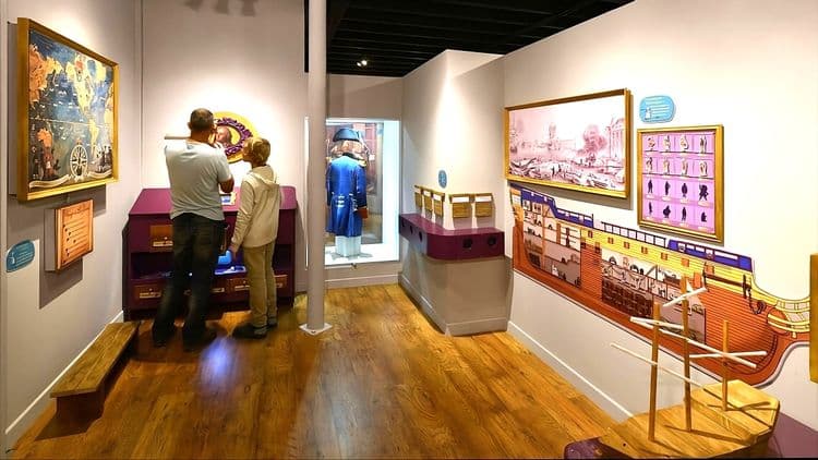 Historical Tour: Maritime Museum and WWII Museum
