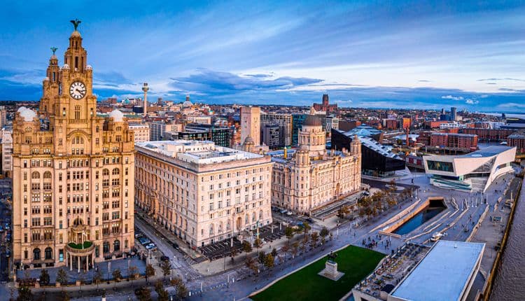 A Walk Through Liverpool & Pub Visit